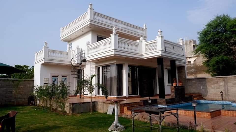 Greystone Villa, Swiming Pool , Bbq , Big Garden, Pool Table, Party Speaker, Bathtub, Kitchen, 15Mins To Golden Temple Амрітсар Екстер'єр фото